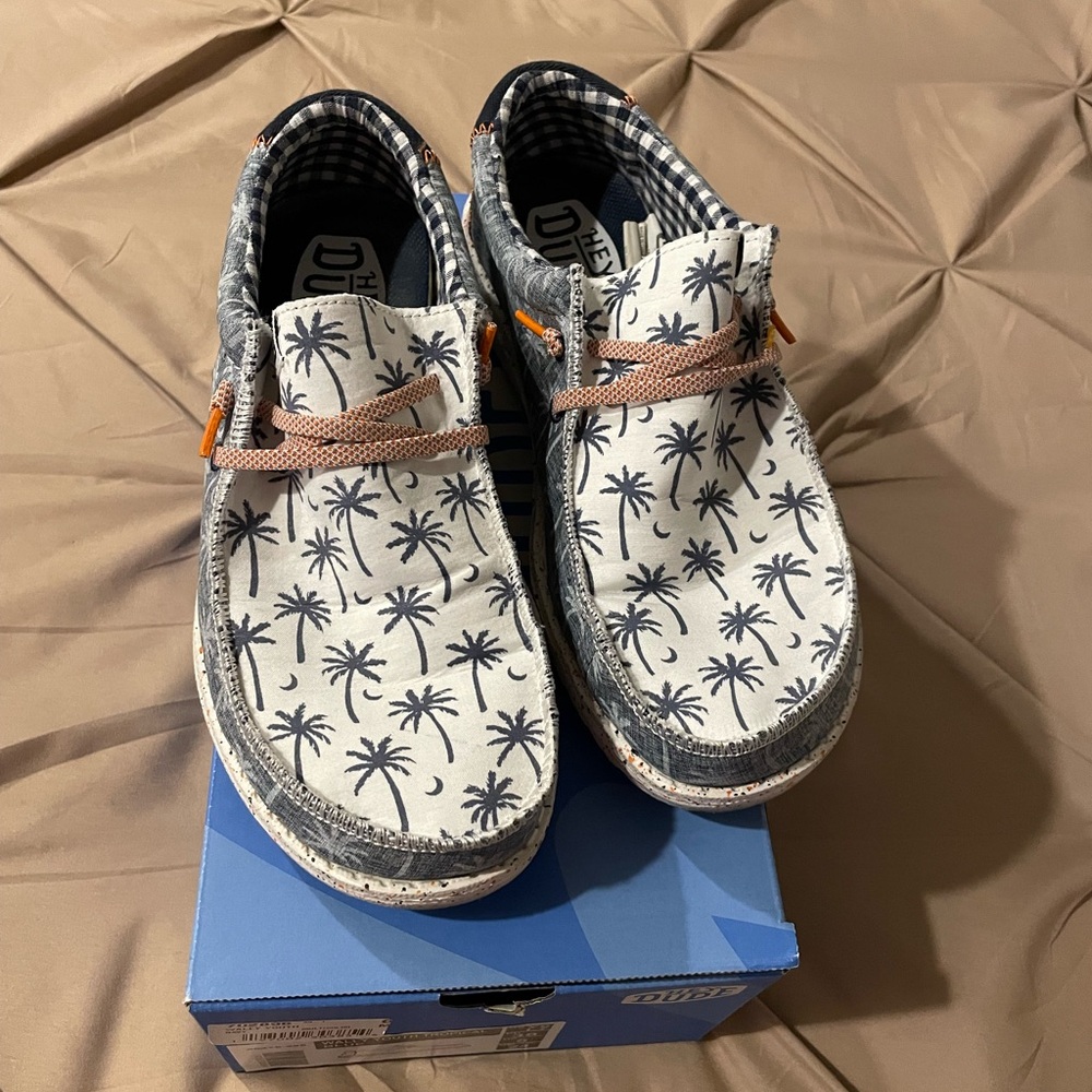Youth Hey Dude Tropical blue & white palm trees Wally size Y 6 L 7